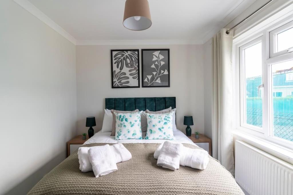 Spacious Sea View 2 Bedroom Sleeps 6-Free Parking Bournemouth Exteriör bild