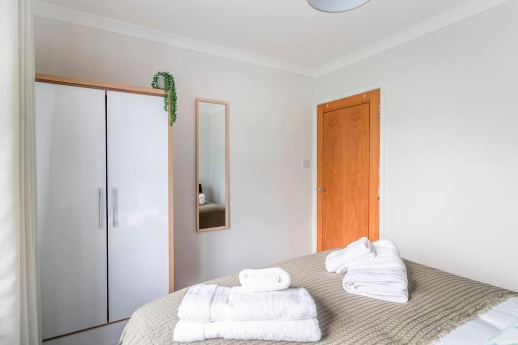 Spacious Sea View 2 Bedroom Sleeps 6-Free Parking Bournemouth Exteriör bild