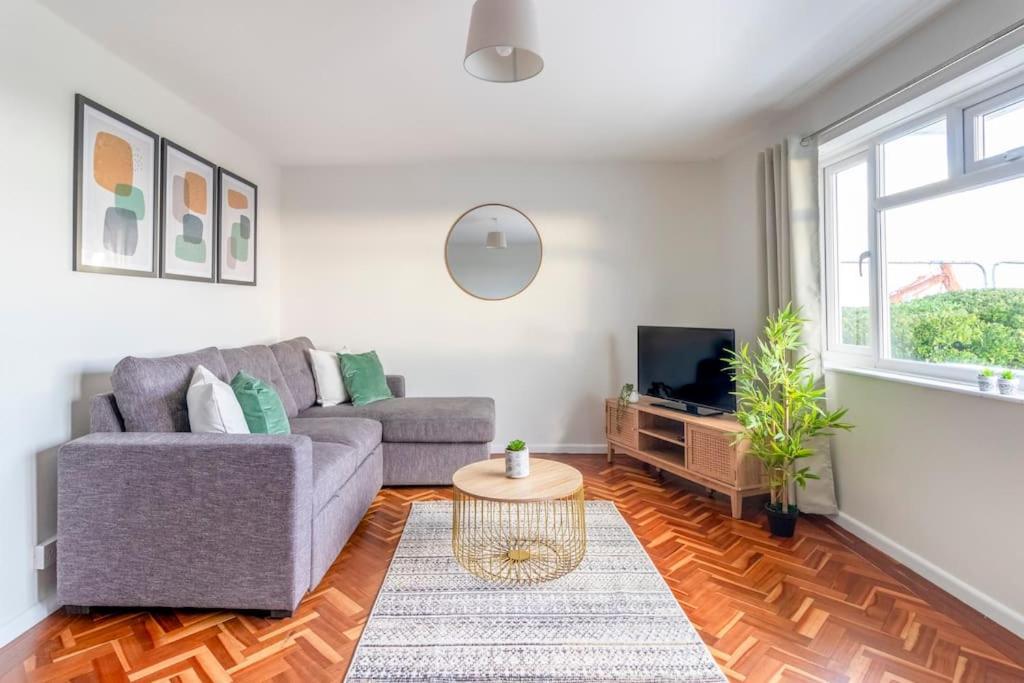 Spacious Sea View 2 Bedroom Sleeps 6-Free Parking Bournemouth Exteriör bild