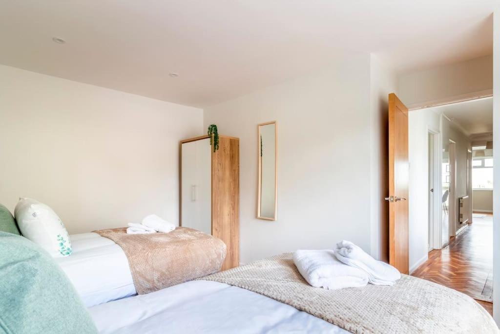 Spacious Sea View 2 Bedroom Sleeps 6-Free Parking Bournemouth Exteriör bild