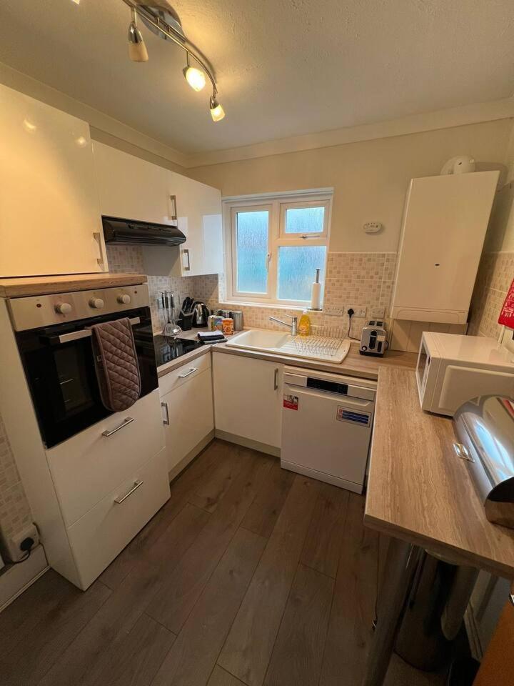 Spacious Sea View 2 Bedroom Sleeps 6-Free Parking Bournemouth Exteriör bild